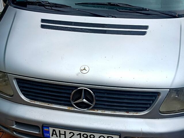Серый Мерседес Вито, объемом двигателя 2.2 л и пробегом 275 тыс. км за 3000 $, фото 3 на Automoto.ua