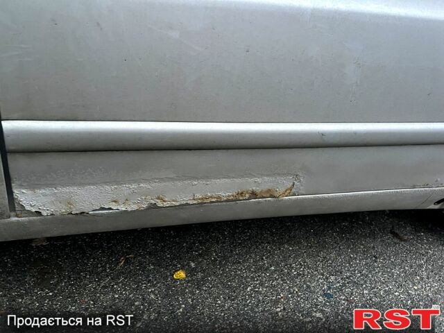 Серый Мерседес Вито, объемом двигателя 2.2 л и пробегом 560 тыс. км за 4700 $, фото 1 на Automoto.ua