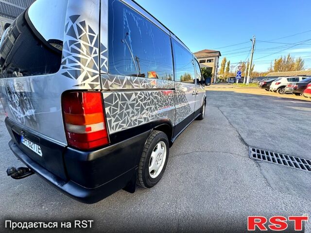 Серый Мерседес Вито, объемом двигателя 2.1 л и пробегом 350 тыс. км за 3999 $, фото 4 на Automoto.ua