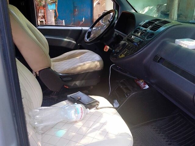 Серый Мерседес Вито, объемом двигателя 2.1 л и пробегом 538 тыс. км за 6000 $, фото 5 на Automoto.ua