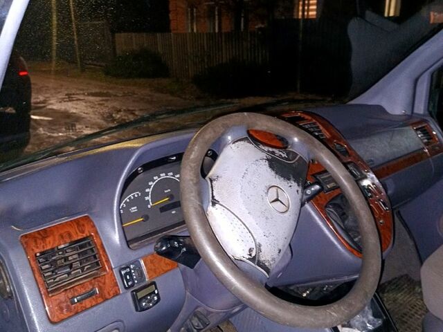 Серый Мерседес Вито, объемом двигателя 2.1 л и пробегом 374 тыс. км за 6000 $, фото 5 на Automoto.ua