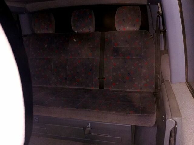 Серый Мерседес Вито, объемом двигателя 2.1 л и пробегом 374 тыс. км за 6000 $, фото 2 на Automoto.ua