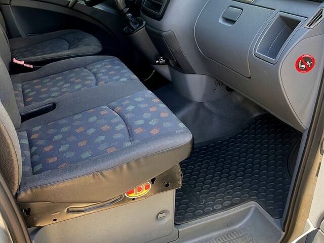 Сірий Мерседес Віто, об'ємом двигуна 2.2 л та пробігом 345 тис. км за 8500 $, фото 10 на Automoto.ua