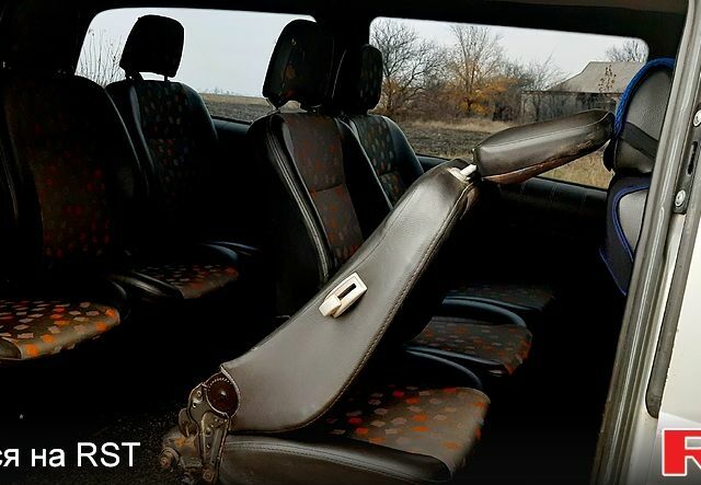 Серый Мерседес Вито, объемом двигателя 2.1 л и пробегом 250 тыс. км за 5900 $, фото 11 на Automoto.ua