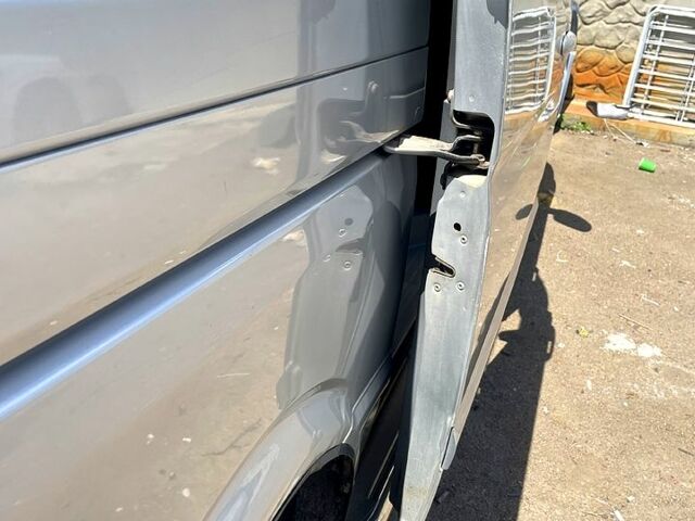 Сірий Мерседес Віто, об'ємом двигуна 2.2 л та пробігом 345 тис. км за 8500 $, фото 4 на Automoto.ua