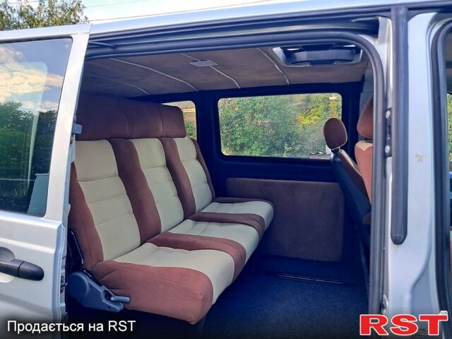 Серый Мерседес Вито, объемом двигателя 2.1 л и пробегом 300 тыс. км за 7399 $, фото 6 на Automoto.ua