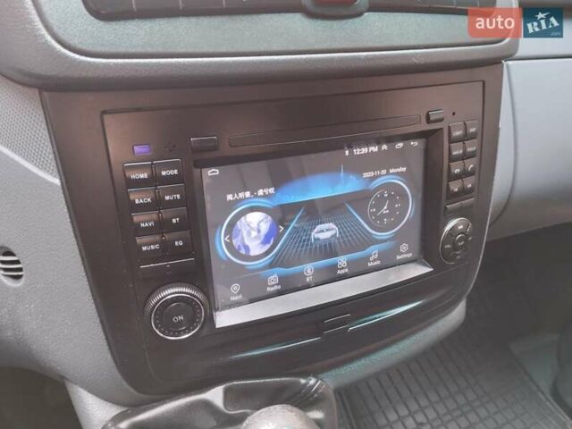 Синий Мерседес Вито, объемом двигателя 2.2 л и пробегом 435 тыс. км за 7200 $, фото 30 на Automoto.ua