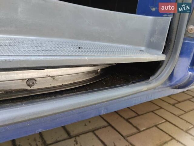 Синий Мерседес Вито, объемом двигателя 2.2 л и пробегом 435 тыс. км за 7200 $, фото 15 на Automoto.ua