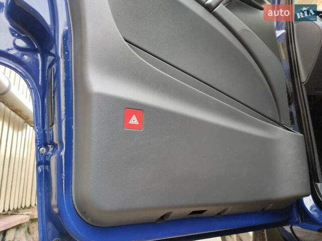 Синий Мерседес Вито, объемом двигателя 2.2 л и пробегом 435 тыс. км за 7200 $, фото 66 на Automoto.ua