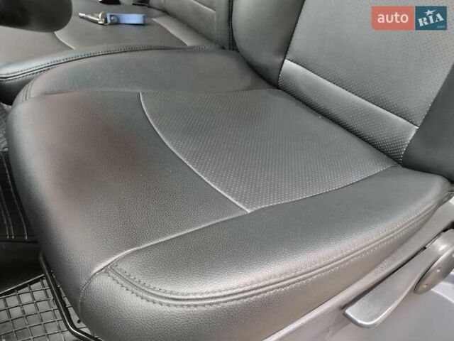 Синий Мерседес Вито, объемом двигателя 2.2 л и пробегом 435 тыс. км за 7200 $, фото 43 на Automoto.ua