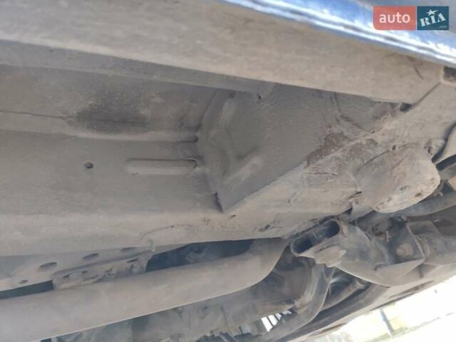 Синий Мерседес Вито, объемом двигателя 2.2 л и пробегом 435 тыс. км за 7200 $, фото 49 на Automoto.ua