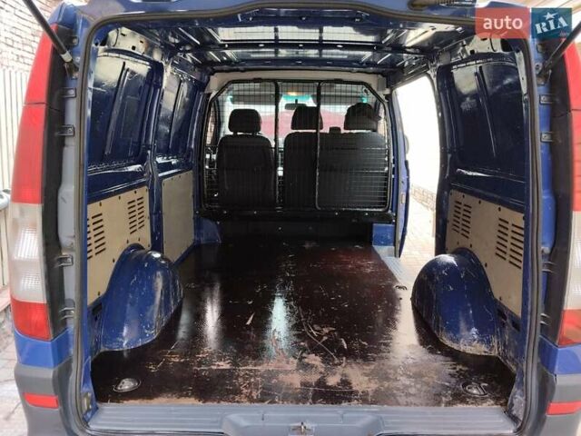 Синий Мерседес Вито, объемом двигателя 2.2 л и пробегом 435 тыс. км за 7200 $, фото 26 на Automoto.ua