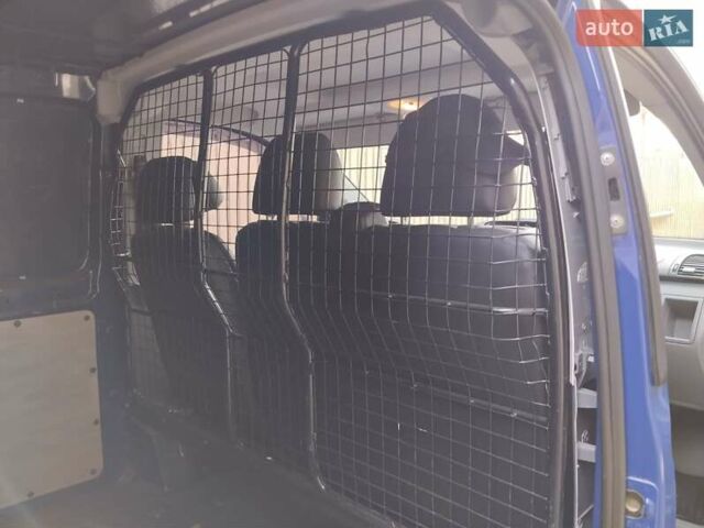 Синий Мерседес Вито, объемом двигателя 2.2 л и пробегом 435 тыс. км за 7200 $, фото 25 на Automoto.ua