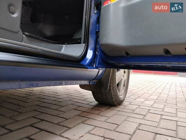 Синий Мерседес Вито, объемом двигателя 2.2 л и пробегом 435 тыс. км за 7200 $, фото 22 на Automoto.ua