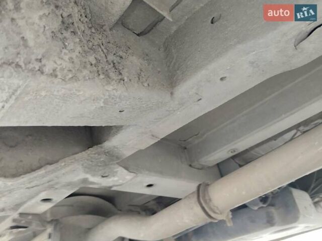 Синий Мерседес Вито, объемом двигателя 2.2 л и пробегом 435 тыс. км за 7200 $, фото 48 на Automoto.ua