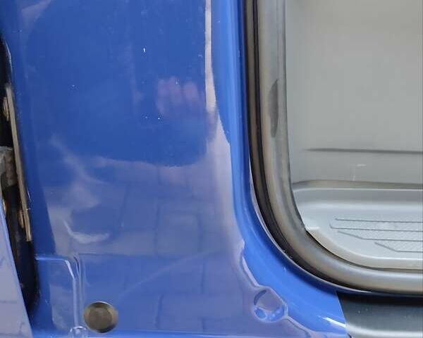 Синий Мерседес Вито, объемом двигателя 2.2 л и пробегом 435 тыс. км за 7200 $, фото 21 на Automoto.ua