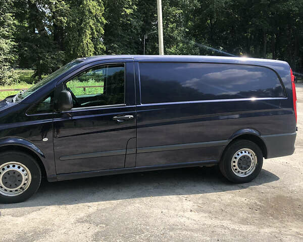 Синий Мерседес Вито, объемом двигателя 2.15 л и пробегом 336 тыс. км за 7999 $, фото 1 на Automoto.ua