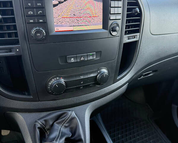 Синий Мерседес Вито, объемом двигателя 2.2 л и пробегом 180 тыс. км за 18000 $, фото 6 на Automoto.ua