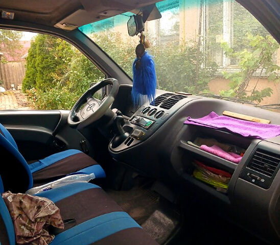 Синий Мерседес Вито, объемом двигателя 2.3 л и пробегом 485 тыс. км за 4000 $, фото 1 на Automoto.ua