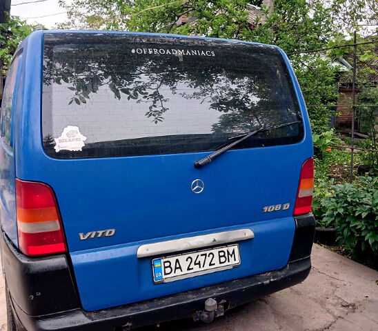 Синий Мерседес Вито, объемом двигателя 2.3 л и пробегом 485 тыс. км за 4000 $, фото 2 на Automoto.ua