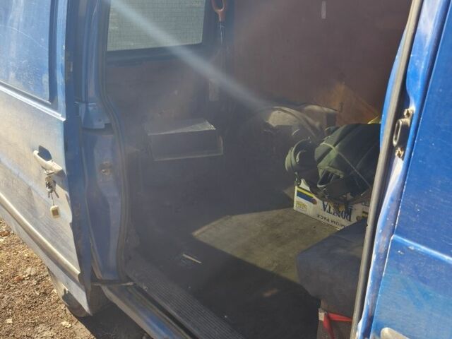 Синій Мерседес Віто, об'ємом двигуна 0 л та пробігом 411 тис. км за 2600 $, фото 4 на Automoto.ua