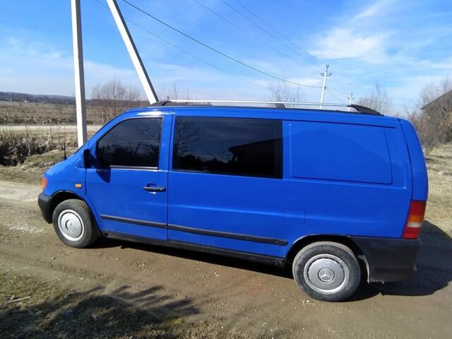 Синий Мерседес Вито, объемом двигателя 2.3 л и пробегом 385 тыс. км за 3200 $, фото 2 на Automoto.ua