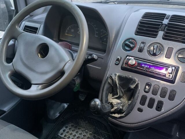 Синий Мерседес Вито, объемом двигателя 2.2 л и пробегом 350 тыс. км за 4500 $, фото 8 на Automoto.ua