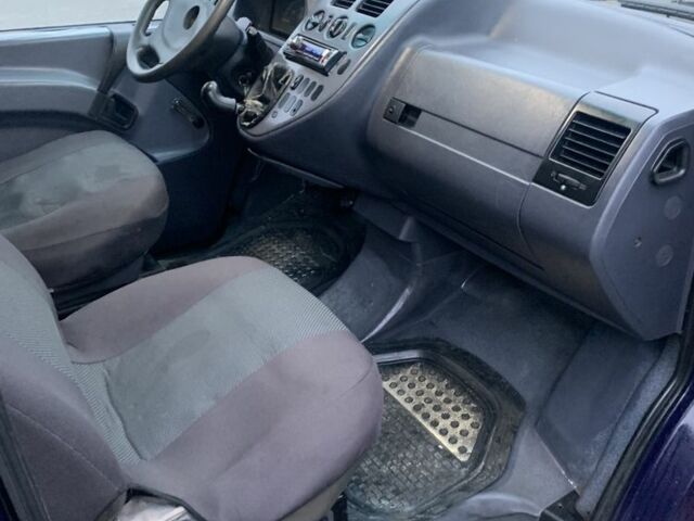 Синий Мерседес Вито, объемом двигателя 2.2 л и пробегом 350 тыс. км за 4500 $, фото 9 на Automoto.ua