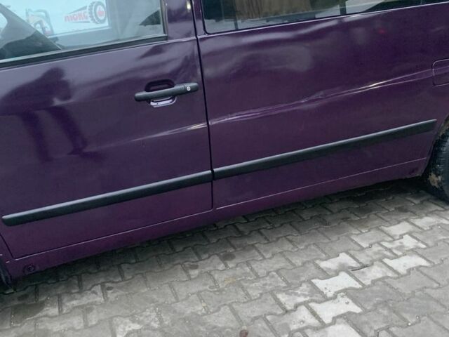 Синий Мерседес Вито, объемом двигателя 2.2 л и пробегом 350 тыс. км за 4500 $, фото 2 на Automoto.ua