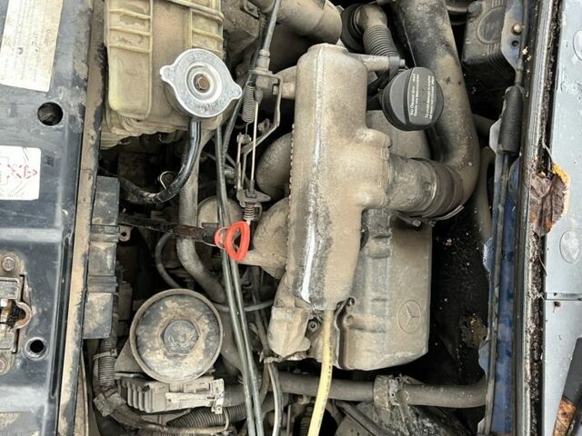 Синій Мерседес Віто, об'ємом двигуна 2.3 л та пробігом 357 тис. км за 2500 $, фото 6 на Automoto.ua