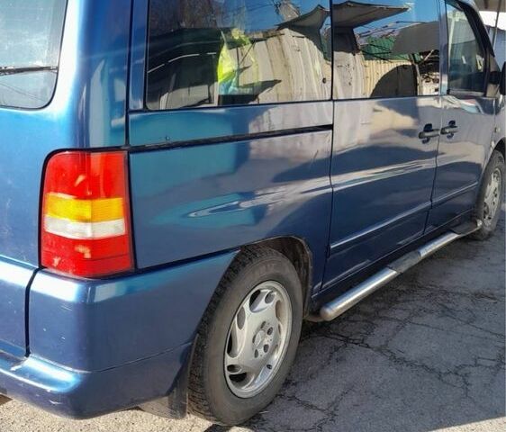 Мерседес Вито 2001 в Житомире на Automoto.ua Синий Мерседес Вито, объемом двигателя 2.1 л и пробегом 354 тыс. км за 4300 $, фото 5 на Automoto.ua