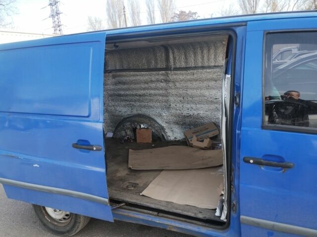 Мерседес Віто 2002 у Черкасах на Automoto.ua Синій Мерседес Віто, об'ємом двигуна 0 л та пробігом 430 тис. км за 4200 $, фото 1 на Automoto.ua
