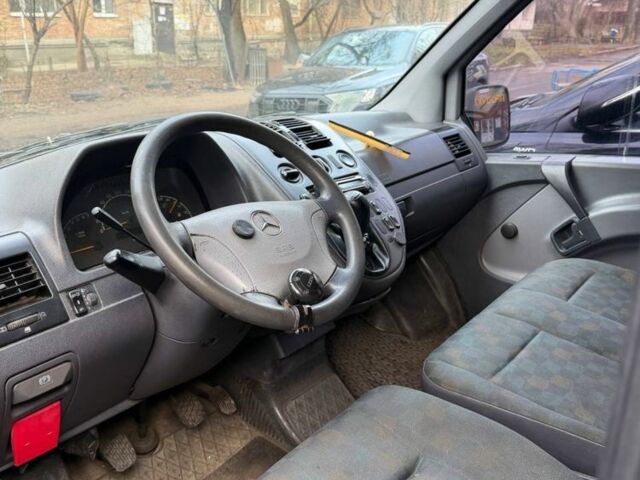 Синий Мерседес Вито, объемом двигателя 2.2 л и пробегом 400 тыс. км за 2800 $, фото 5 на Automoto.ua