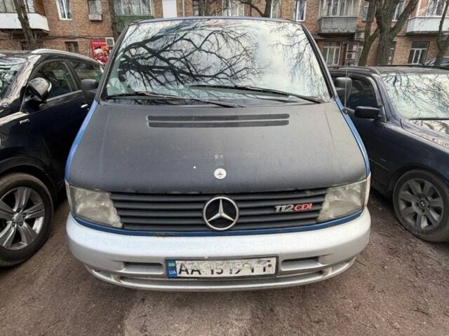 Синий Мерседес Вито, объемом двигателя 2.2 л и пробегом 400 тыс. км за 2800 $, фото 1 на Automoto.ua