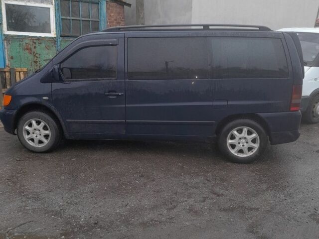 Синий Мерседес Вито, объемом двигателя 2.2 л и пробегом 417 тыс. км за 5200 $, фото 1 на Automoto.ua