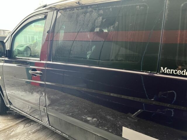 Синий Мерседес Вито, объемом двигателя 2.1 л и пробегом 500 тыс. км за 7000 $, фото 4 на Automoto.ua