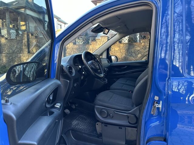 Синий Мерседес Вито, объемом двигателя 2.2 л и пробегом 370 тыс. км за 13900 $, фото 11 на Automoto.ua