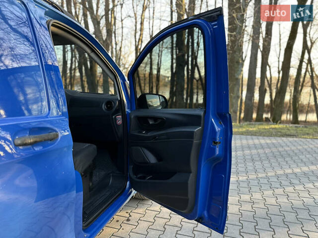 Синий Мерседес Вито, объемом двигателя 2.2 л и пробегом 195 тыс. км за 13700 $, фото 40 на Automoto.ua
