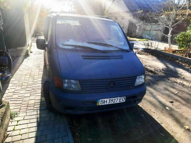 Синий Мерседес Вито, объемом двигателя 2.3 л и пробегом 429 тыс. км за 3850 $, фото 1 на Automoto.ua