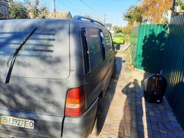 Синий Мерседес Вито, объемом двигателя 2.3 л и пробегом 429 тыс. км за 3850 $, фото 3 на Automoto.ua