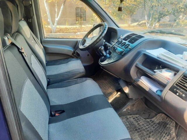 Синий Мерседес Вито, объемом двигателя 2.3 л и пробегом 429 тыс. км за 3850 $, фото 9 на Automoto.ua