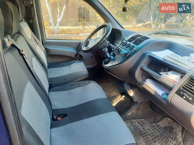 Синий Мерседес Вито, объемом двигателя 2.3 л и пробегом 429 тыс. км за 3850 $, фото 9 на Automoto.ua