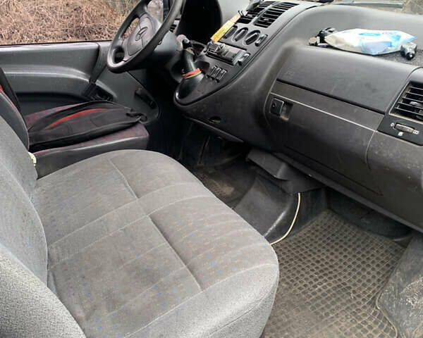Синій Мерседес Віто, об'ємом двигуна 2.3 л та пробігом 470 тис. км за 2700 $, фото 5 на Automoto.ua