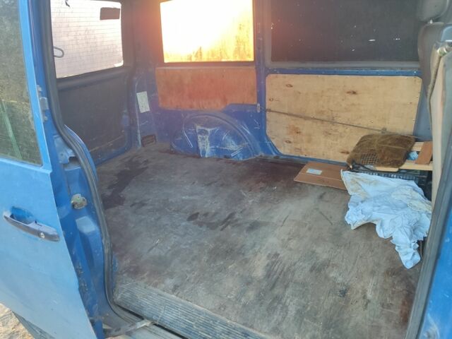 Синий Мерседес Вито, объемом двигателя 0 л и пробегом 537 тыс. км за 2200 $, фото 5 на Automoto.ua