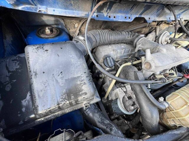 Синий Мерседес Вито, объемом двигателя 2.3 л и пробегом 302 тыс. км за 3999 $, фото 18 на Automoto.ua