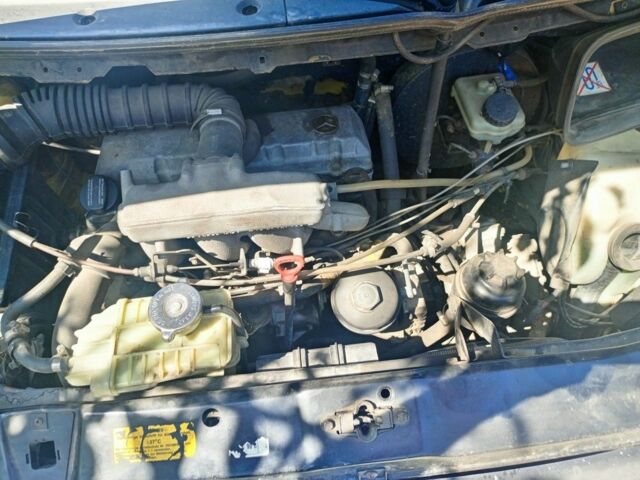 Синий Мерседес Вито, объемом двигателя 2.3 л и пробегом 435 тыс. км за 4200 $, фото 8 на Automoto.ua