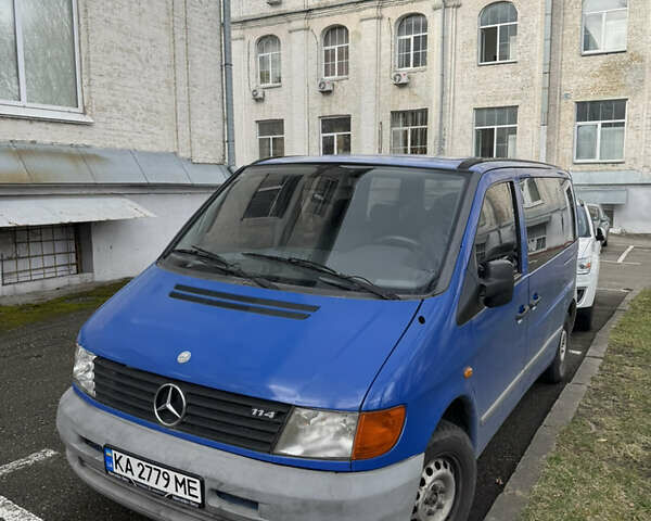 Синий Мерседес Вито, объемом двигателя 2.3 л и пробегом 330 тыс. км за 5000 $, фото 1 на Automoto.ua