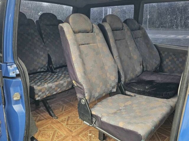 Синий Мерседес Вито, объемом двигателя 2.3 л и пробегом 500 тыс. км за 4500 $, фото 10 на Automoto.ua