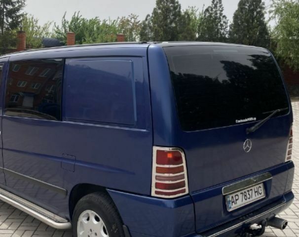Синий Мерседес Вито, объемом двигателя 2.3 л и пробегом 450 тыс. км за 4000 $, фото 2 на Automoto.ua
