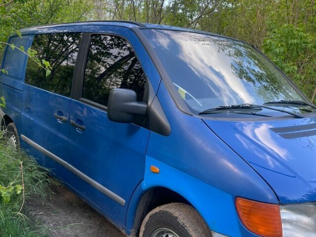 Синий Мерседес Вито, объемом двигателя 2.3 л и пробегом 300 тыс. км за 3500 $, фото 1 на Automoto.ua